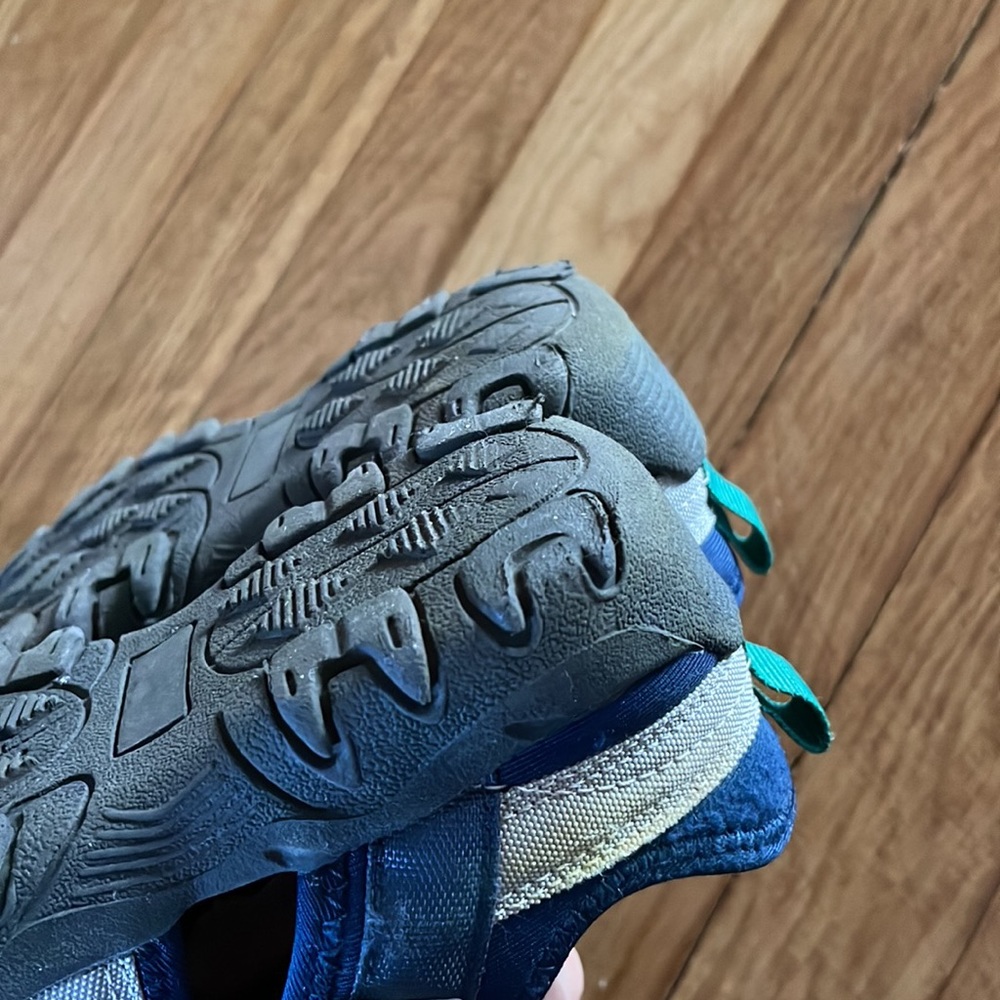 ** 3/$10 ** Teeny tiny Baby GAP sandals - Picture 5 of 6
